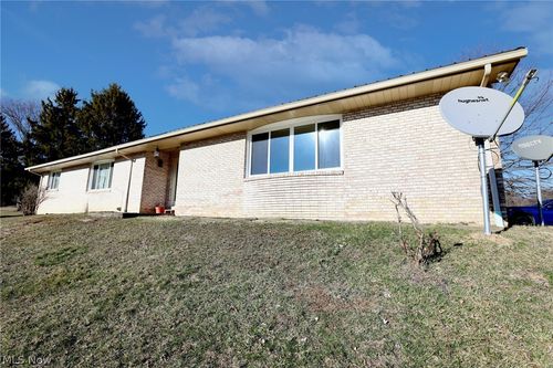 125 Meadowood Dr, New Cumberland, WV, 26047-9742 | Card Image