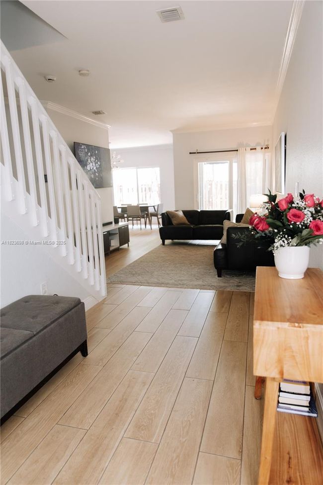 10919 Nw 67 Th Ter, House other with 4 bedrooms, 3 bathrooms and null parking in Doral FL | Image 5