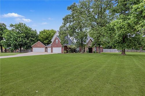 2104 Caribou Ln, Elm Springs, AR, 72762-8117 | Card Image
