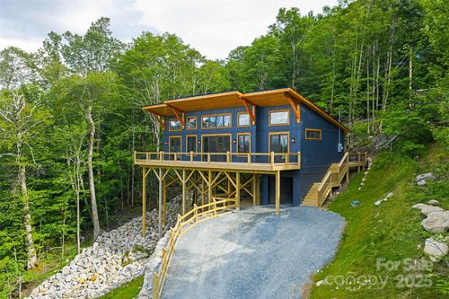 124 Holly Ln, Beech Mountain, NC, 28604-8102 | Card Image