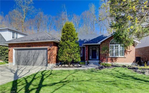 439 Northlake Dr, Waterloo, ON, N2V1Y6 | Card Image