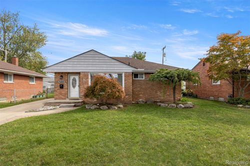 8422 Winston Ln, Dearborn Heights, MI, 48127-1348 | Card Image