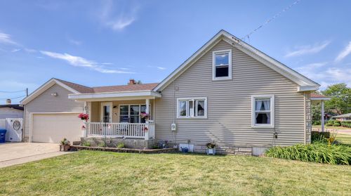 220 S 1st St, Elburn, IL, 60119-9089 | Card Image