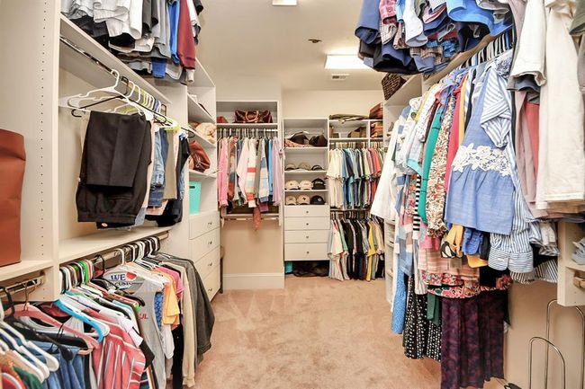 WALK-IN CUSTOM CLOSET | Image 25