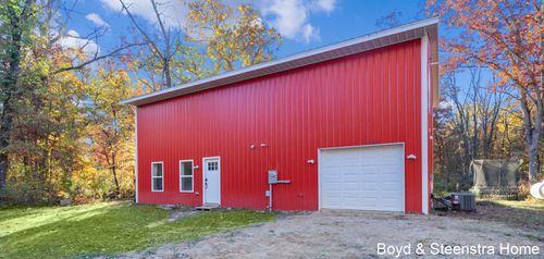 8395 Maple Hill Rd, Howard City, MI, 49329-9239 | Card Image