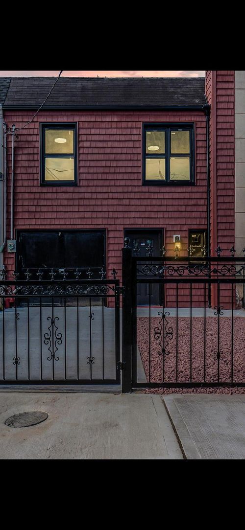 102 187th St, Hollis, NY, 11423-3110 | Card Image