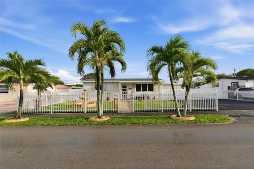 1132 W 71st St, Hialeah, FL, 33014-4669 | Card Image