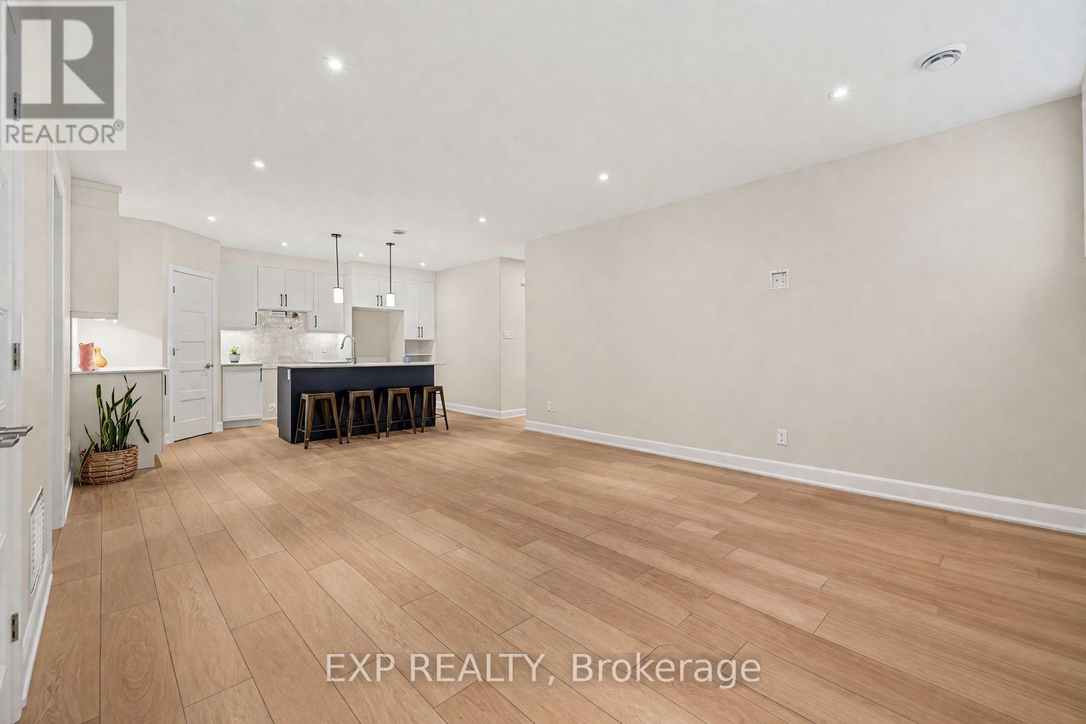Residential Lease in Russell 5