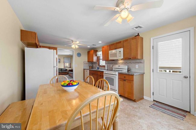 215 W 23 Rd St, House other with 3 bedrooms, 1 bathrooms and null parking in SHIP BOTTOM NJ | Image 19