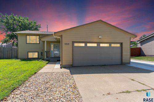 5519 W Dardanella Rd, Sioux Falls, SD, 57106-3410 | Card Image