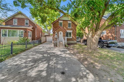 324 Victoria St S, Kitchener, ON, N2M3A3 | Card Image