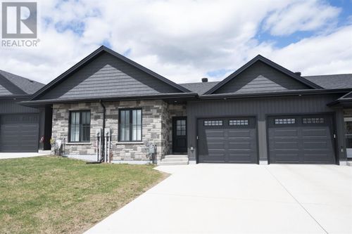 510 Gemstone Dr, Thunder Bay, ON, P7G2S5 | Card Image