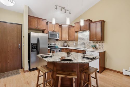 apt-318-3850 Plymouth Blvd, Plymouth, MN, 55446-3297 | Card Image