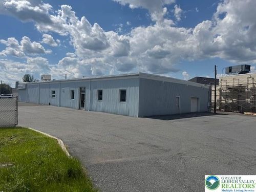133 S West End Blvd, Quakertown, PA, 18951-1140 | Card Image