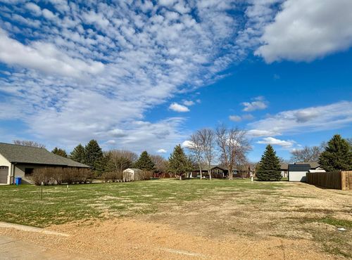 907 9th Ave Sw, Pipestone, MN, 56164-1075 | Card Image