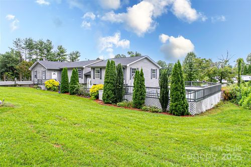 514 King Rd, Flat Rock, NC, 28731-5607 | Card Image