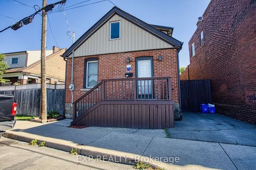 227 Beach Road, House with 2 bedrooms, 2 bathrooms and 1 parking in Hamilton ON | Card Image