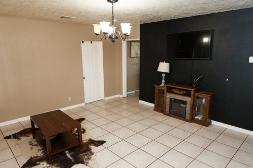 1306 S Mckinley St, Hobbs, NM, 88240-7723 | Card Image