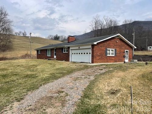 325 Tater Hill Rd, Zionville, NC, 28698-9259 | Card Image