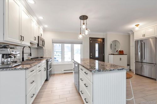 49 Downhill Ln, Wantagh, NY, 11793-1817 | Card Image