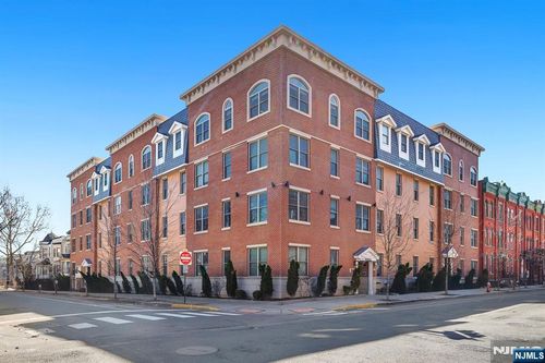 974 Summit, Newark, NJ, 07307 | Card Image