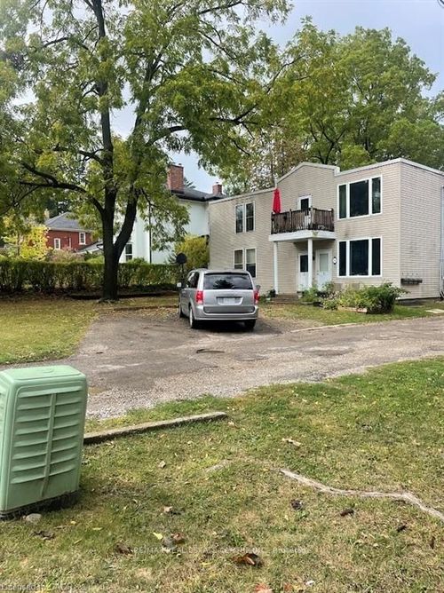 74 William St W, Waterloo, ON, N2L1J7 | Card Image
