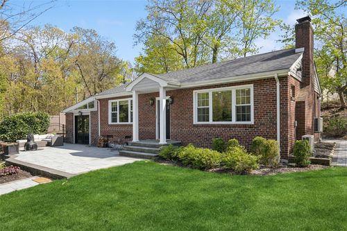 109 Centerport Rd, Centerport, NY, 11721-1707 | Card Image