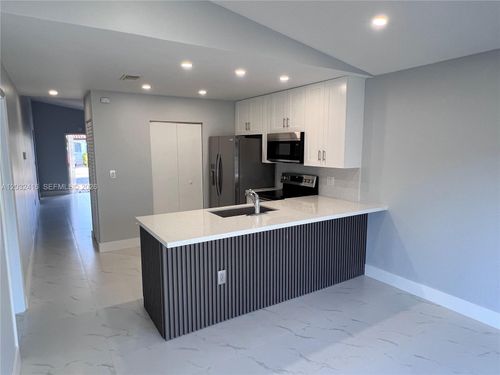 2834 W 75th Ter, Hialeah, FL, 33018 | Card Image