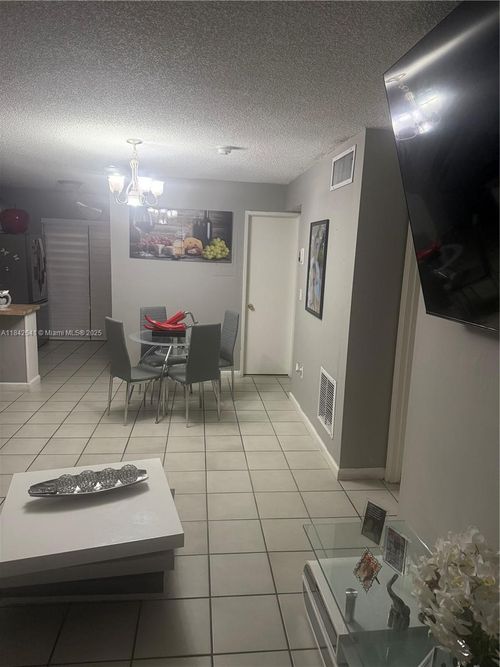 apt-107-2740 W 63rd St, Hialeah, FL, 33016-5904 | Card Image