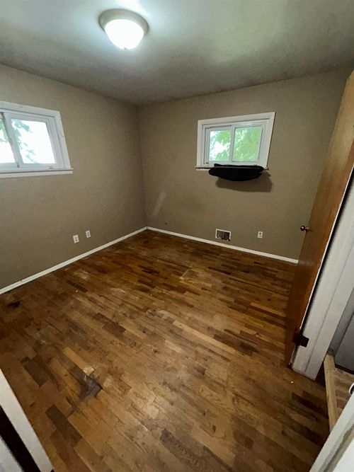 5323 Elmsford Dr, Flint, MI, 48532-4022 | Card Image