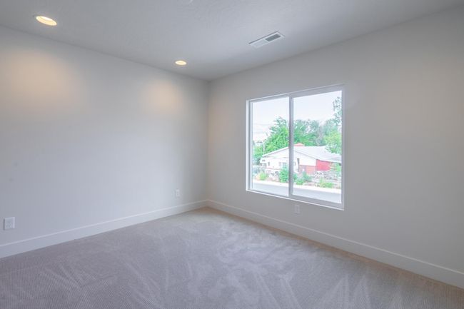 Upstairs Bedroom | Image 38
