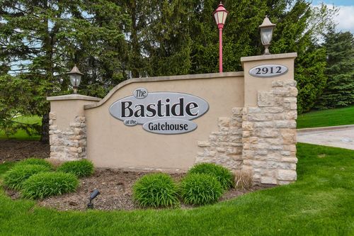 204-2912 N University Drive, Waukesha, WI, 53188 | Card Image