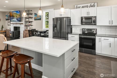 411 W Alaska Ave, Roslyn, WA, 98941-5884 | Card Image