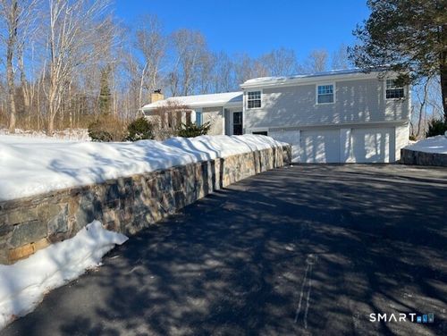 51 W Lake Ave, Guilford, CT, 06437-1351 | Card Image