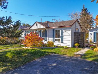 558 Dashnay St, House other with 2 bedrooms, 1 bathrooms and 2 parking in North Bay ON | Image 1