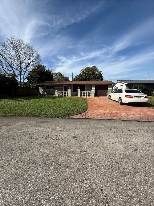 2706 Montego Dr, Miramar, FL, 33023-4623 | Card Image