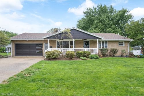 706 Bachtel St Se, North Canton, OH, 44720-3204 | Card Image