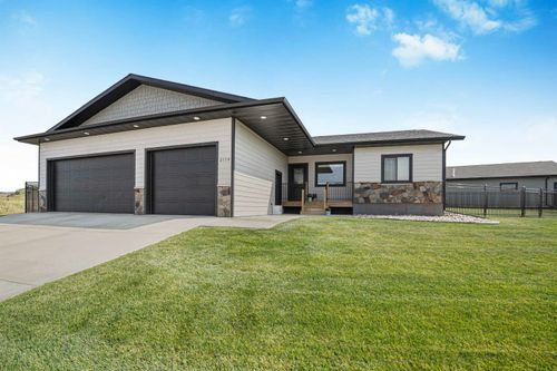2119 Arrowhead Cir, Spearfish, SD, 57783-8812 | Card Image