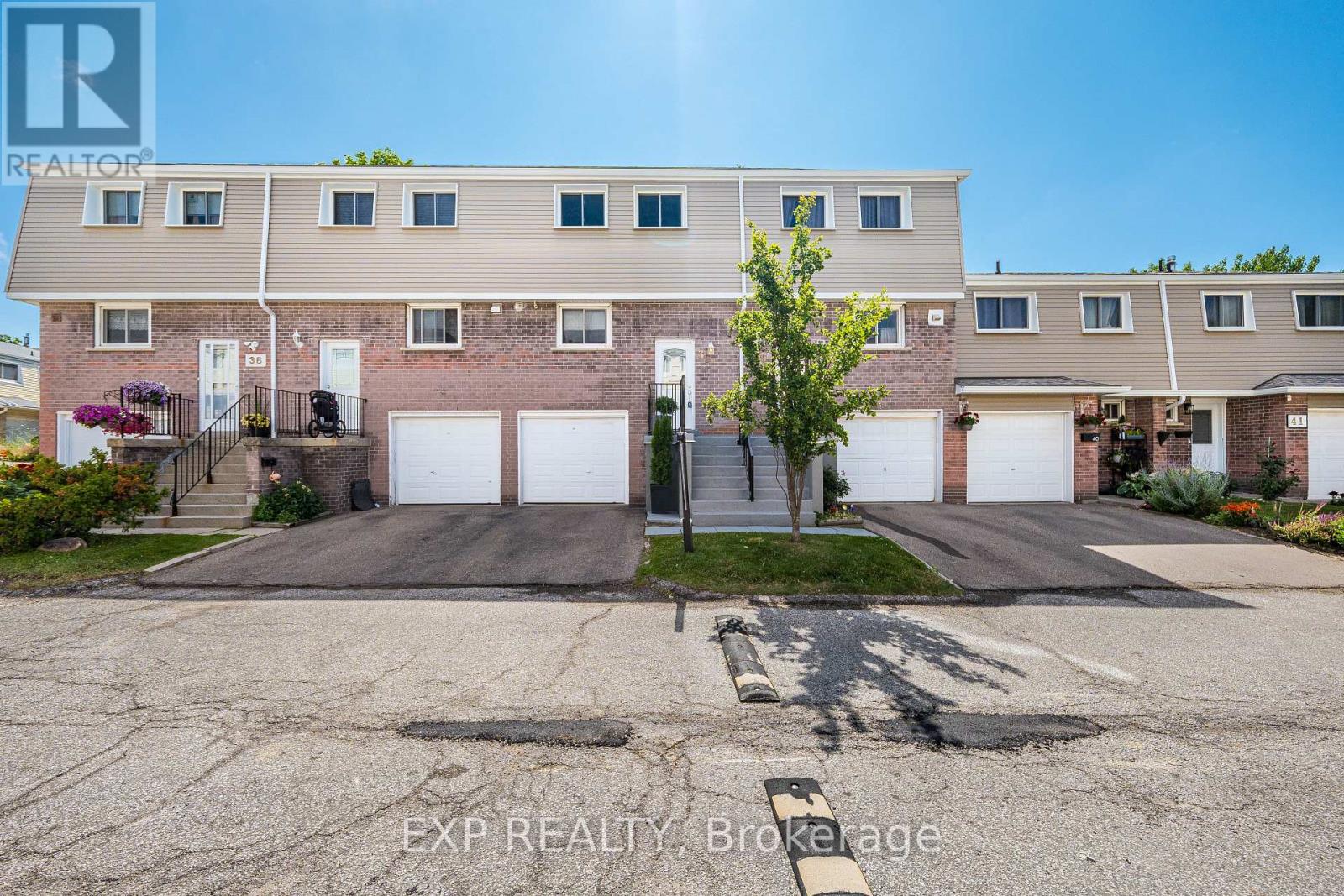 Residential in Mississauga (Mississauga Valleys)