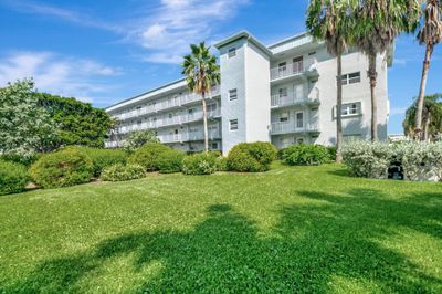 2160 - 2400 Ne 1st Lane, Condo with 2 bedrooms, 2 bathrooms and null parking in Boynton Beach FL | Image 1