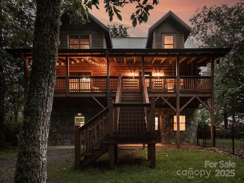 123 Chickadee Ln, Maggie Valley, NC, 28751-9309 | Card Image
