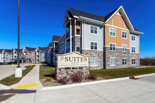 208-2592 Middle Rd, Bettendorf, IA, 52722-3569 | Card Image