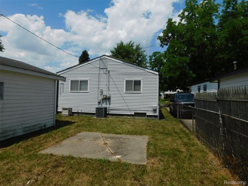 20466 Woodward St, Clinton Twp, MI, 48035-4742 | Card Image