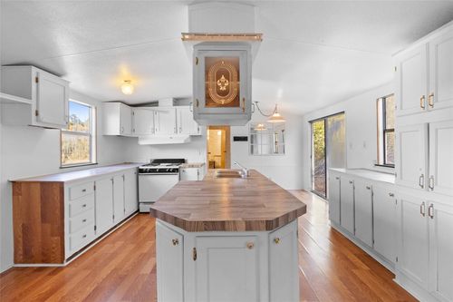 9 Goree Cir, Huntsville, TX, 77340-2118 | Card Image