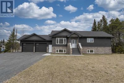 1825 Rosslyn Rd, Home with 6 bedrooms, 4 bathrooms and null parking in Thunder Bay ON | Image 1