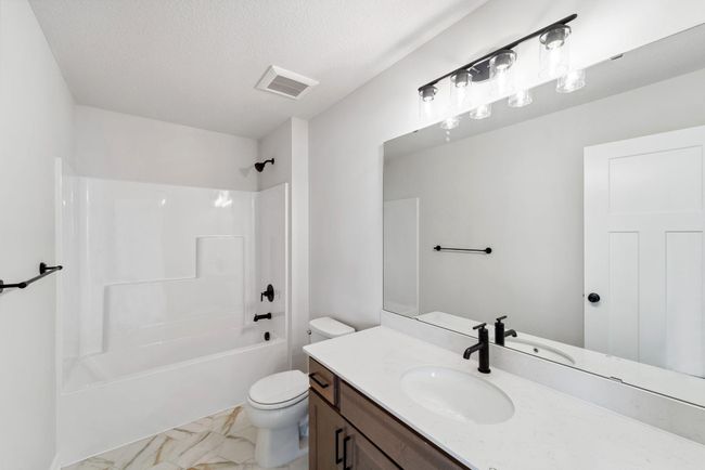 Main Bathroom | Image 19