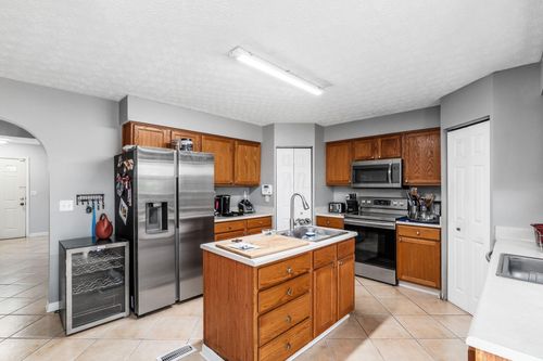 7005 Crescent Boat Ln, Canal Winchester, OH, 43110-8019 | Card Image