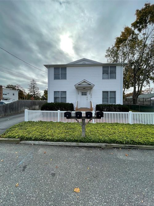 b-944 Union St, Bohemia, NY, 11716-2205 | Card Image