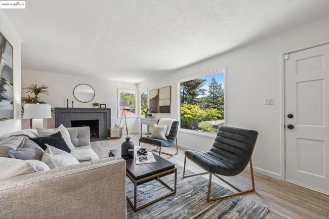 7069 Saroni Dr, House other with 2 bedrooms, 1 bathrooms and null parking in Oakland CA | Image 5