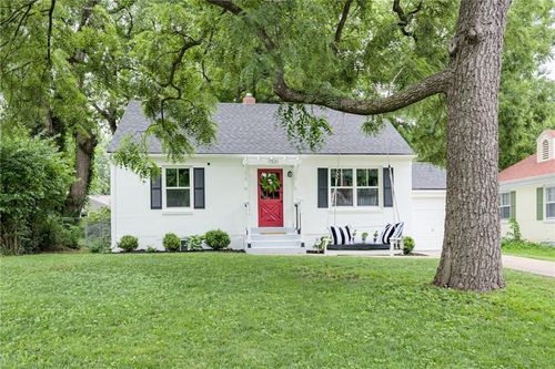 7531 Jarboe St, Kansas City, MO, 64114-1662 | Card Image